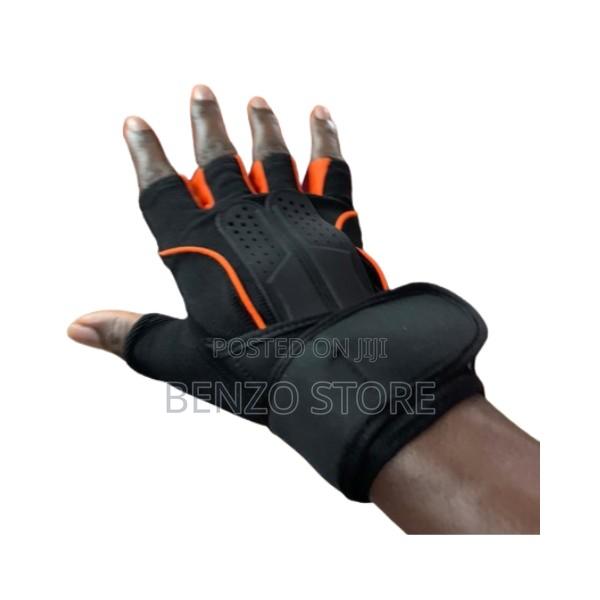 Quality Leather Hand Gloves for Gym and Motor Riders · Photo 3