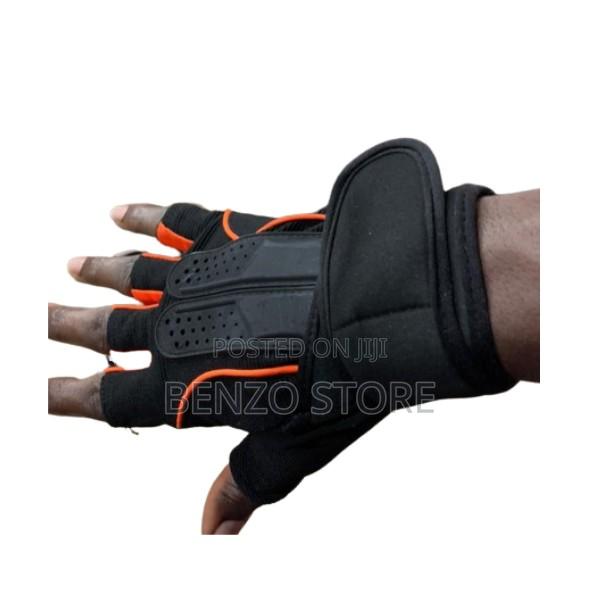 Quality Leather Hand Gloves for Gym and Motor Riders · Photo 4