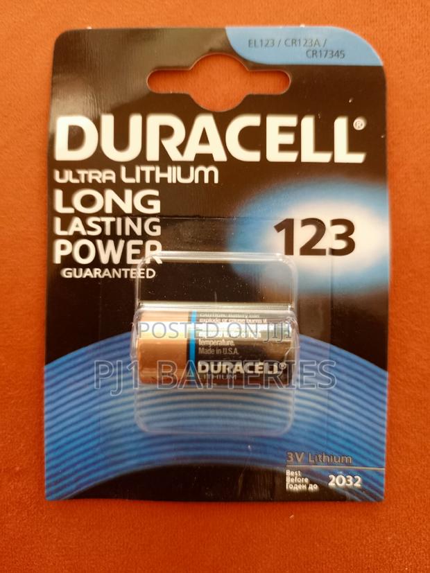 Cr123 a Duracell Battery · Photo 4