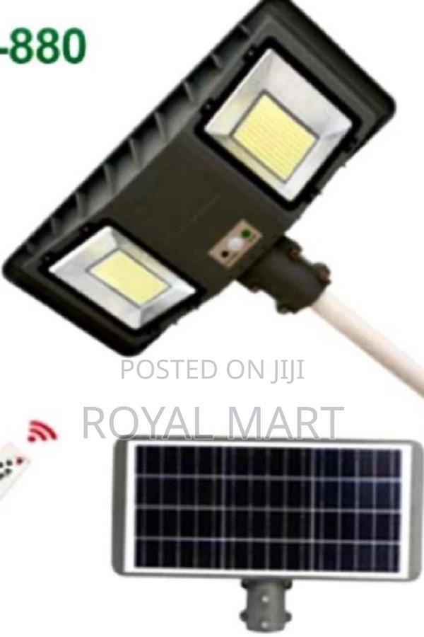 CL 880 Solar Street Light (300w). · Photo 2