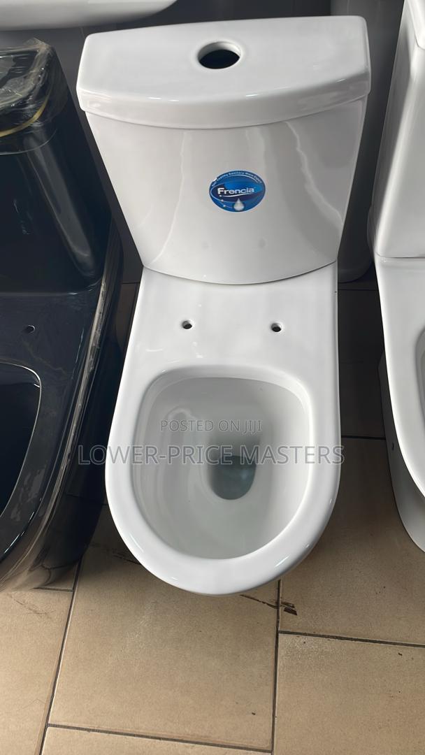 Frencia Slim Tank Water Closet · Photo 2