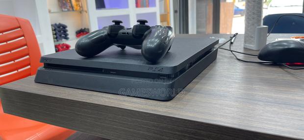 Ps4 Slim With One Controller · Photo 3