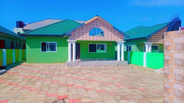 3 Bedroom for Sale in Kasoa Roman · Photo 1