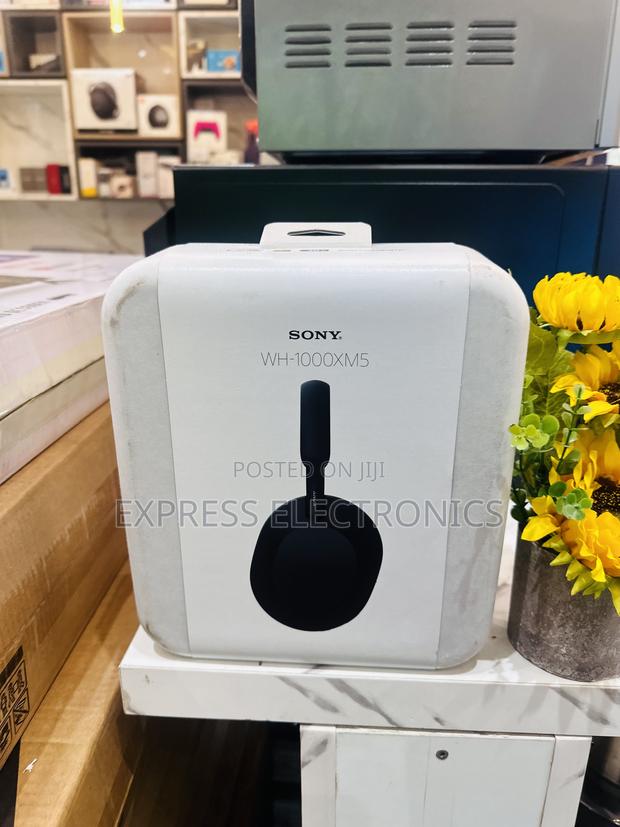 Get a New Sony Wh-1000xm5 Headset Phone · Photo 2