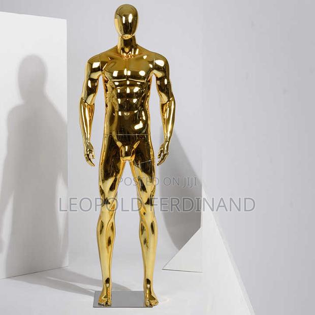 Muscular Men Gold Mannequin · Photo 3