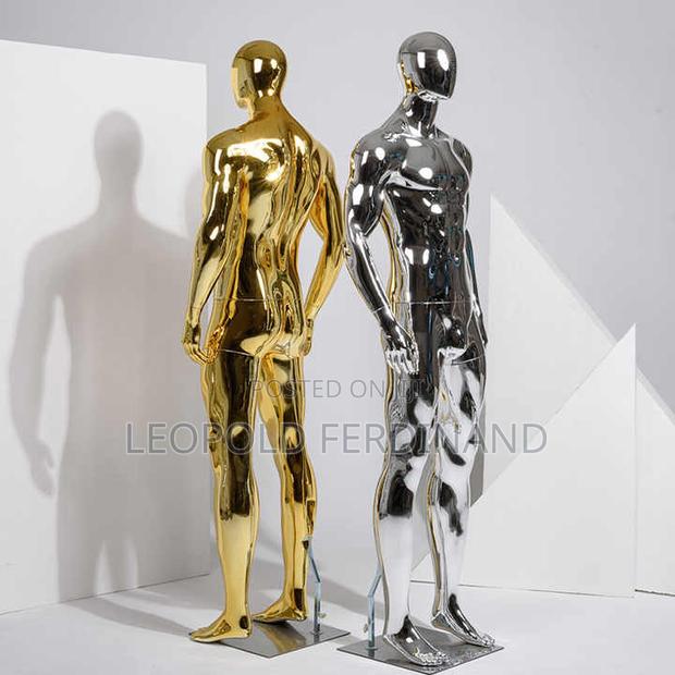 Muscular Men Gold Mannequin · Photo 4