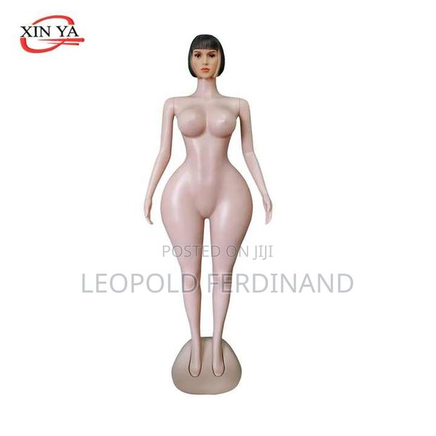 Mega Big Ass Mannequins · Photo 4