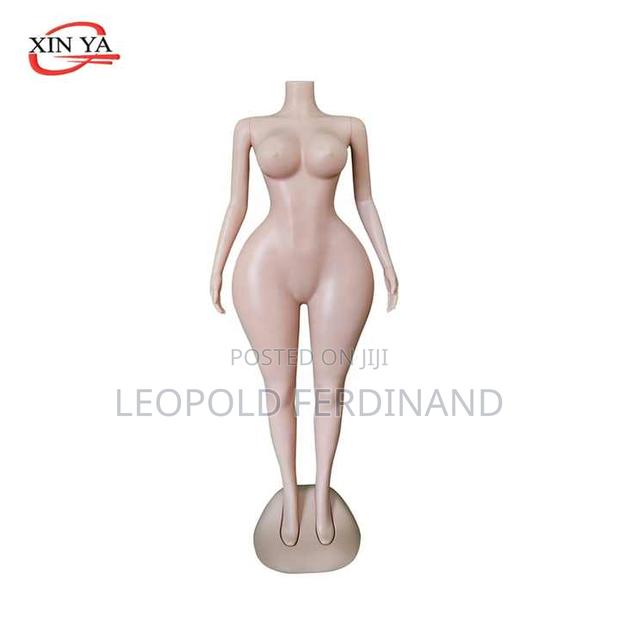 Mega Big Ass Female Mannequin · Photo 3