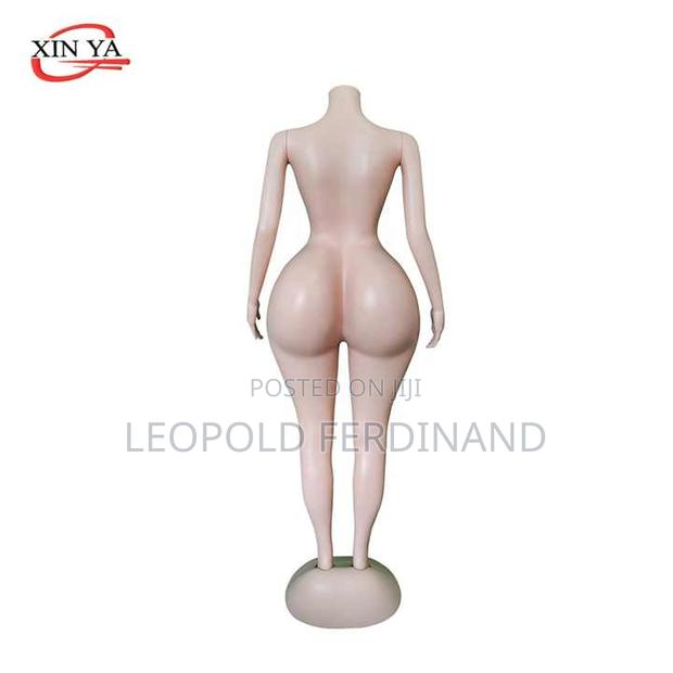 Mega Big Ass Female Mannequin · Photo 4