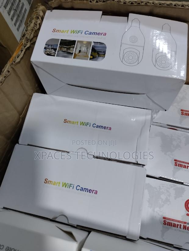 Wireless Smart Dual Lens PTZ Bulb Camera With Two Way Audio photo 4