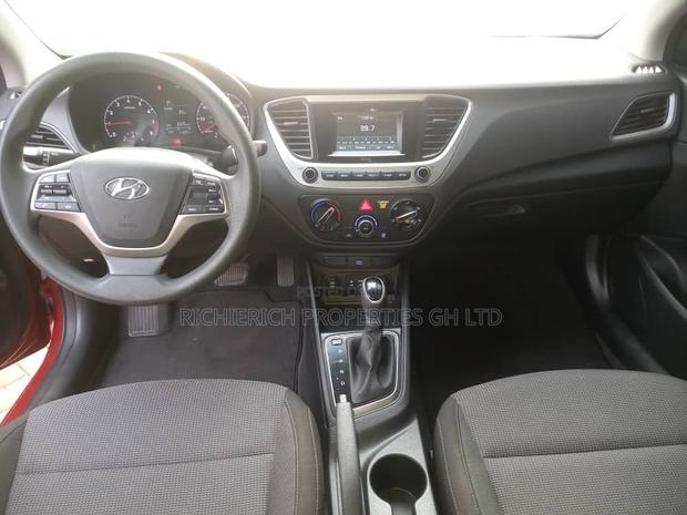 Red Hyundai Accent photo 3