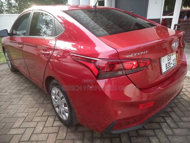 Red Hyundai Accent photo 2