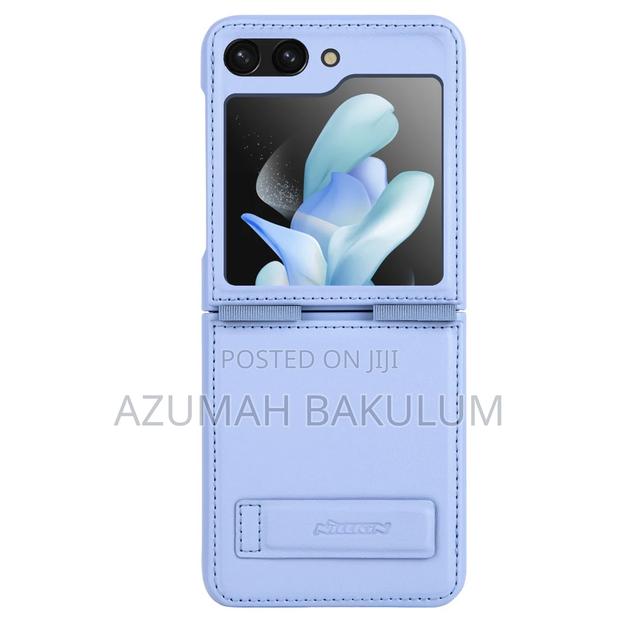 Samsung Galaxy Z Flip 5 Nillkin Qin Leather Case · Photo 4