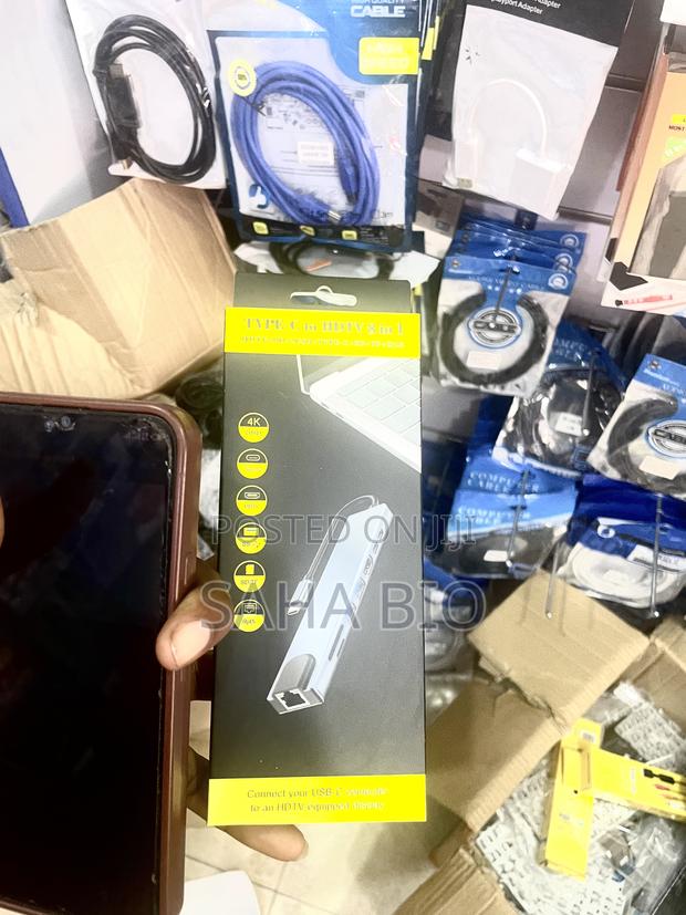 Type C 8 in 1 Adapter · Photo 1