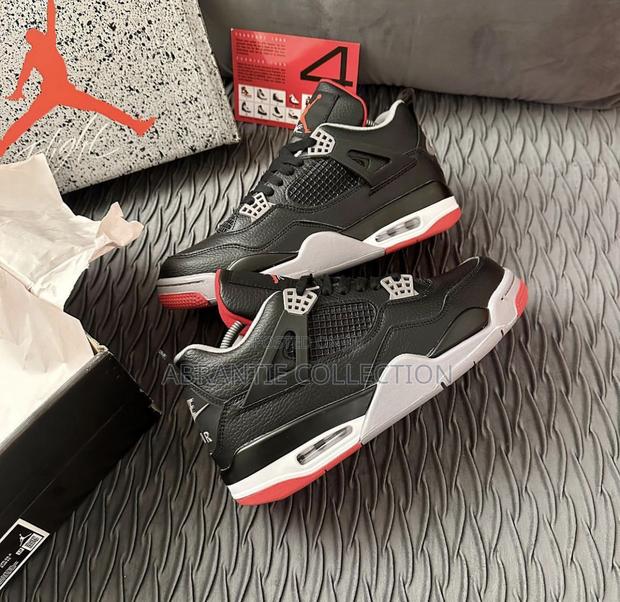 Air Jordan Retro 4 Bred Leather · Photo 4