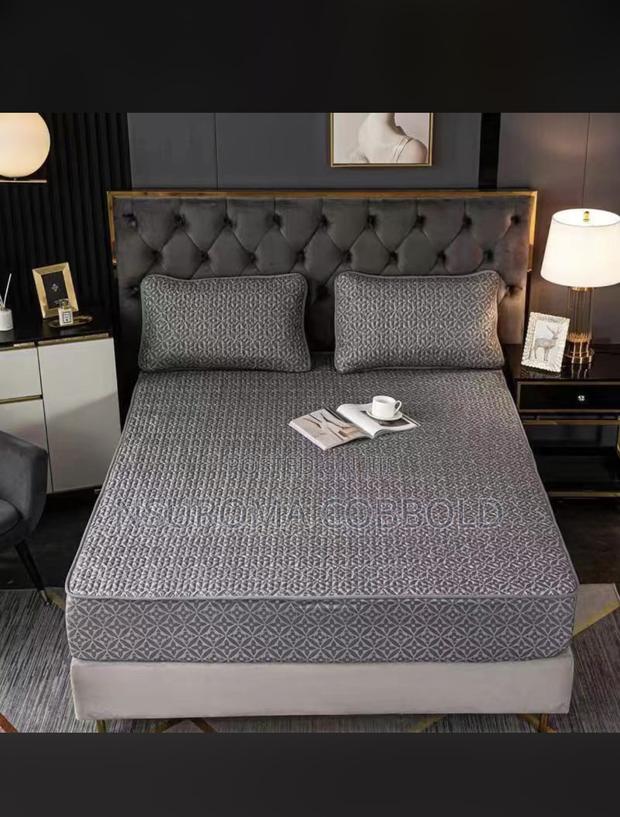 Quality Waterproof Bed Cover 4.1 · Photo 2