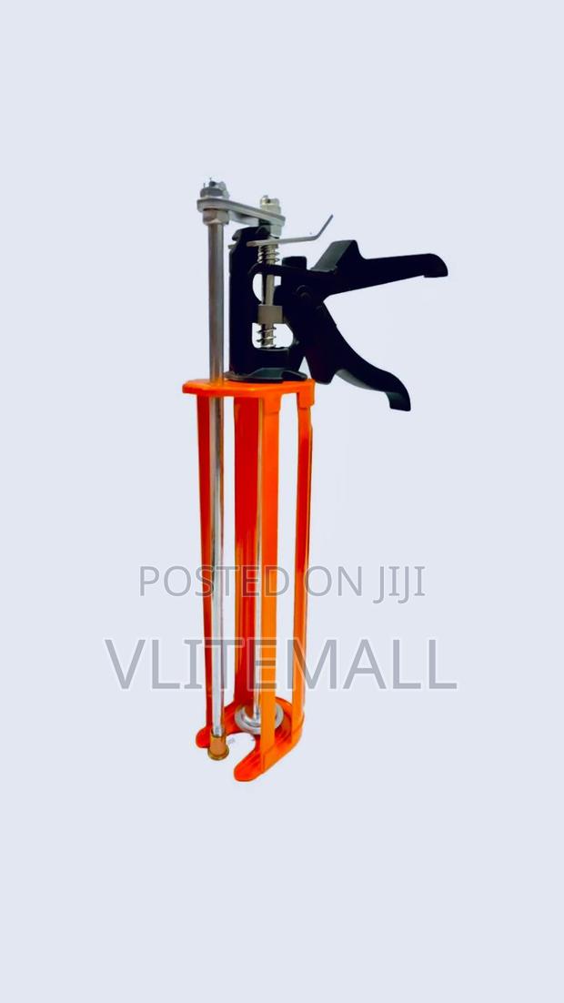 Heavy Duty Manual Caulking Gun for Construction · Photo 4