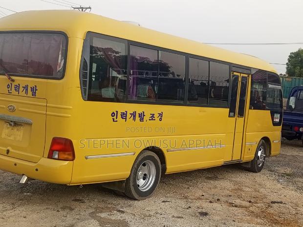 Hyundai County 2013 Yellow photo 3