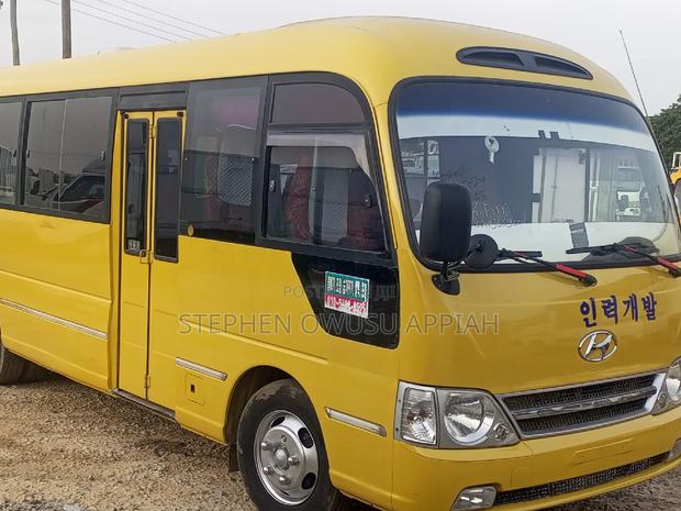 Hyundai County 2013 Yellow photo 4