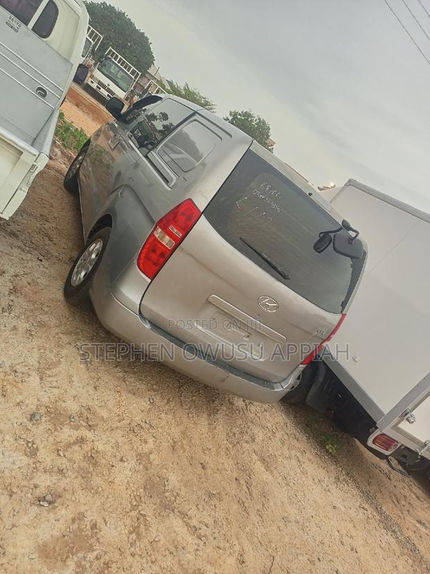 Hyundai Starex 2012 Grey photo 3