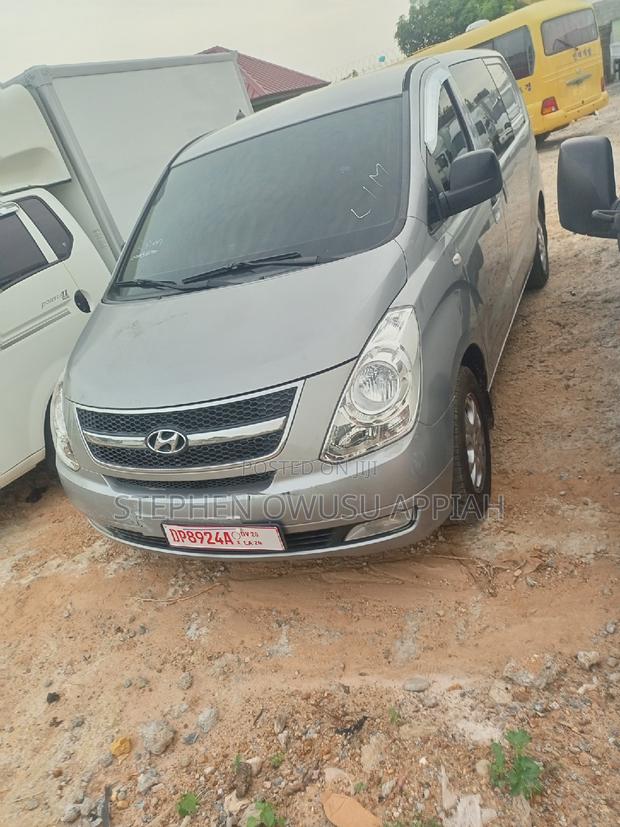 Hyundai Starex 2012 Grey photo 5
