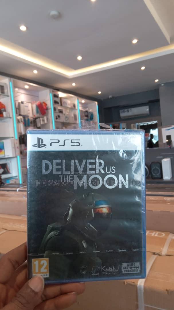 Deliver Us the Moon · Photo 4