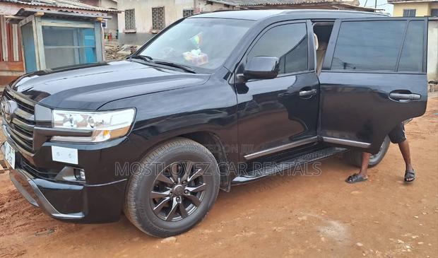 Car Rentals . Landcruiser for Rent in Ghana. Rent a Suv · Photo 4