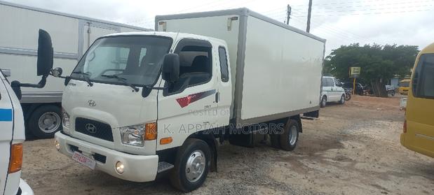 Hyundia Mighty Container