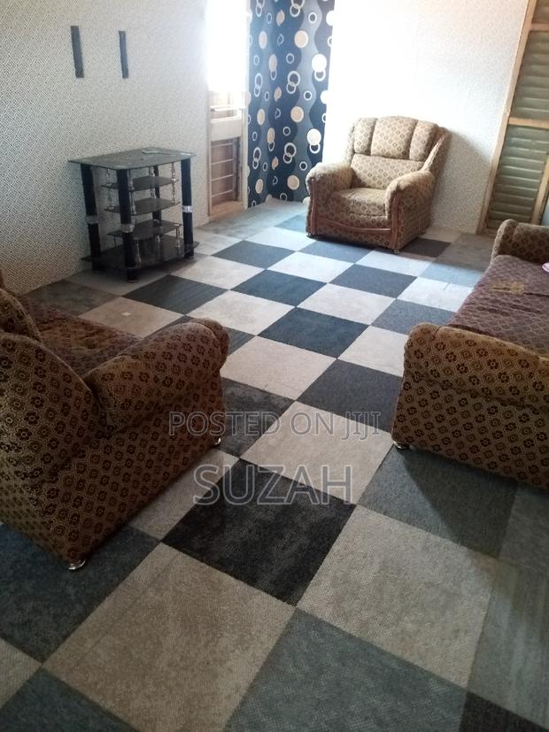 Woolen Tile Carpet · Photo 1