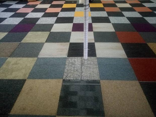 Woolen Carpet Tiles · Photo 1