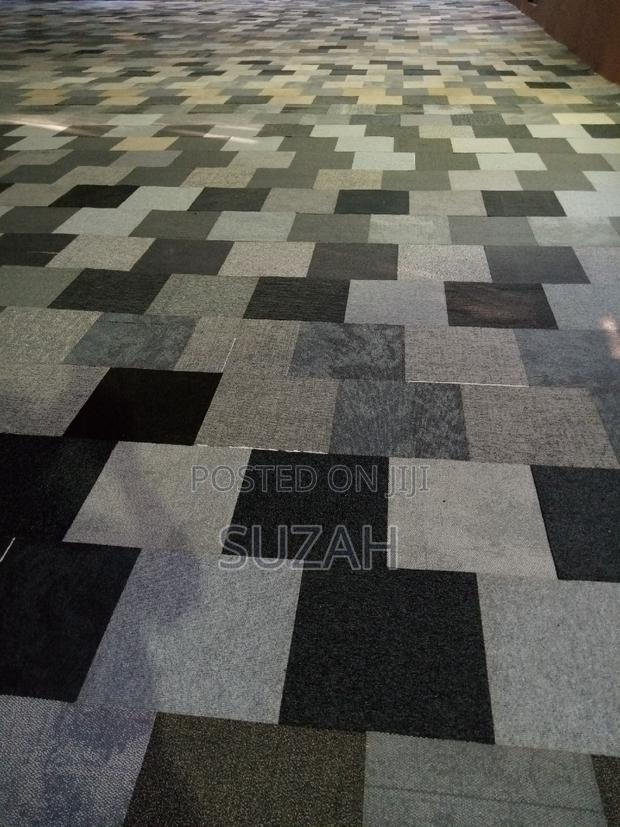 Woolen Carpet Tiles · Photo 2