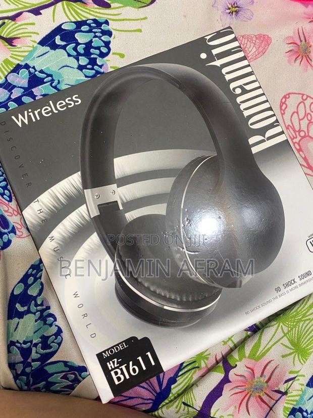Folding Wireless Headset · Photo 3