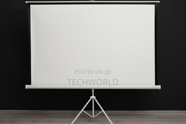 Tripod and Manual Projector Screen photo 2