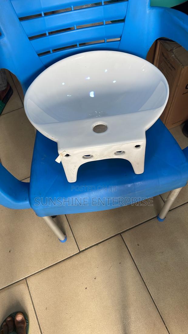 Floating Wash Hand Basin · Photo 4