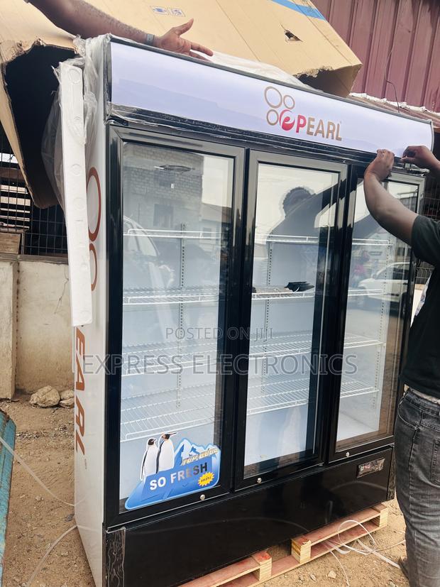 PVC-150 Display Fridge Three Doors Pearl 950L White · Photo 2