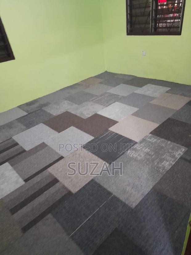 Woolen Carpet · Photo 2