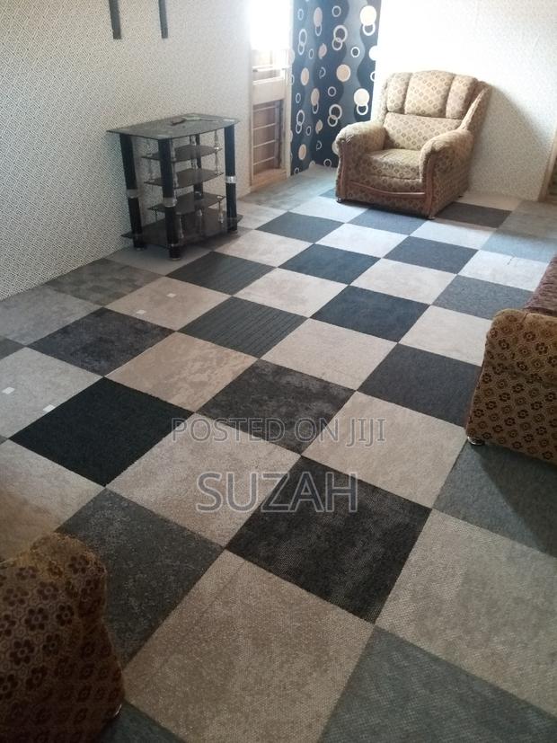 Woolen Carpet · Photo 2