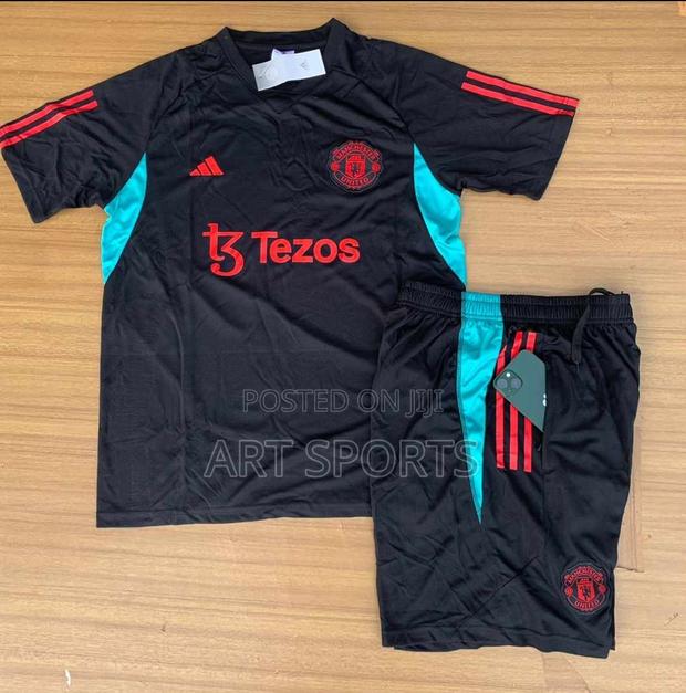 Manchester United and Chelsea Training Kit. · Photo 4