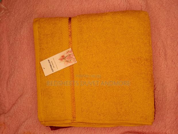 Gold Colour Towel · Photo 2