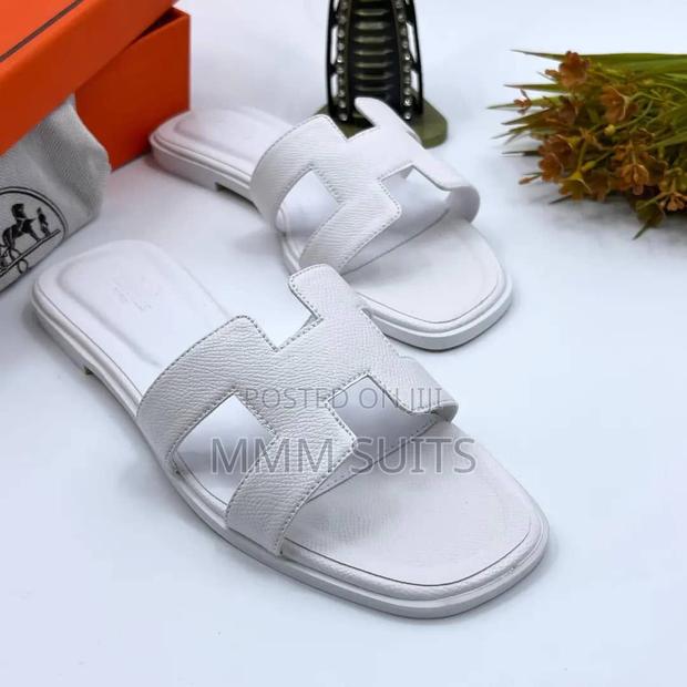 Quality Ladies Hermes Slippers Fresh in Box · Photo 3