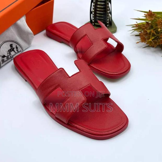 Quality Ladies Hermes Slippers Fresh in Box · Photo 4