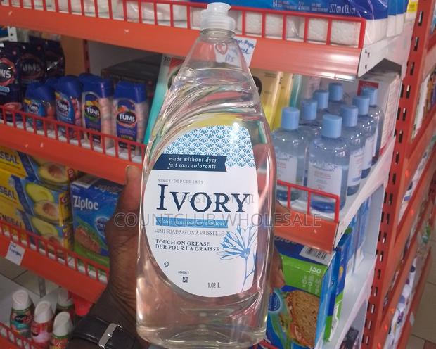 IVORY Classic Scent Dish Soap 1.02L · Photo 2