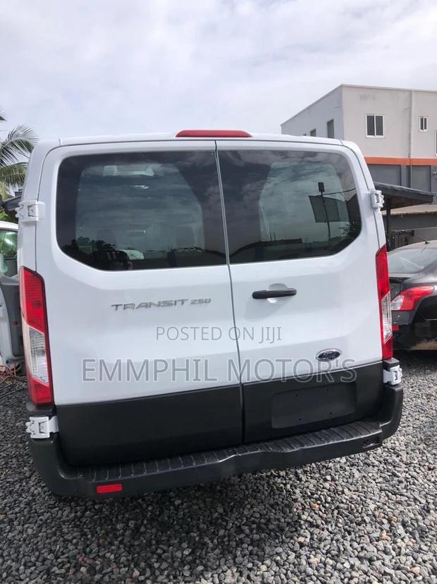 Ford Transit 2015 White photo 4
