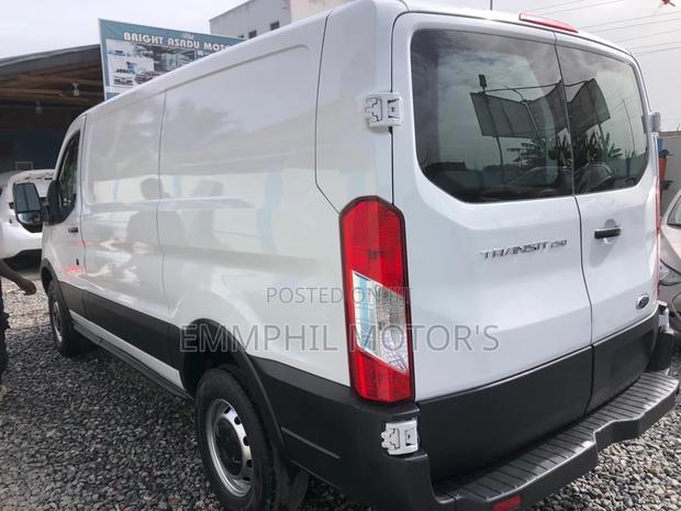 Ford Transit 2015 White photo 3