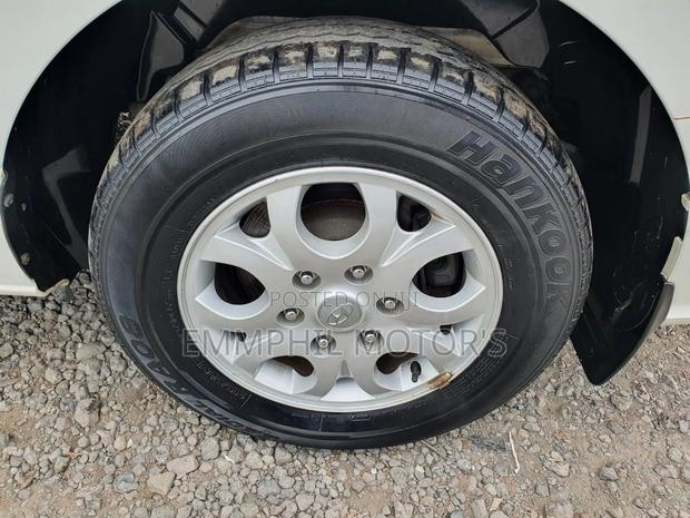 Hyundai Starex 2013 White photo 5