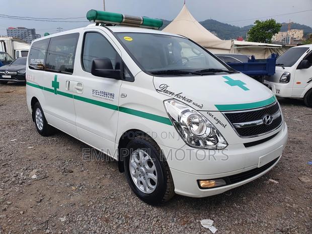 Hyundai Starex 2013 White photo 6