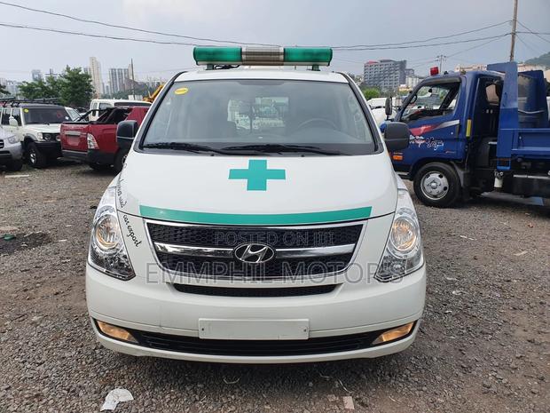 Hyundai Starex 2013 White photo 7