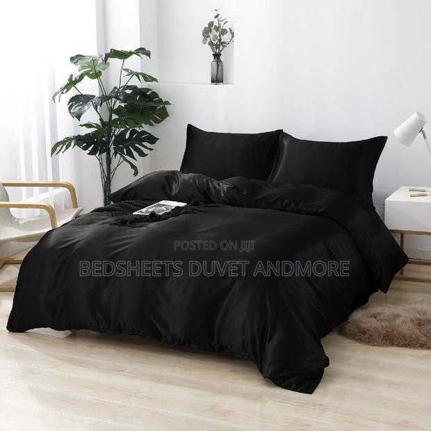 Black Comforter · Photo 2