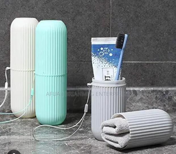 Portable Toothbrush Holder · Photo 3