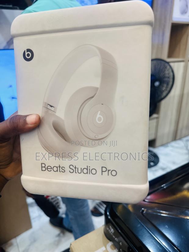 Best Buy Beats Studio Pro Headphones · Photo 2